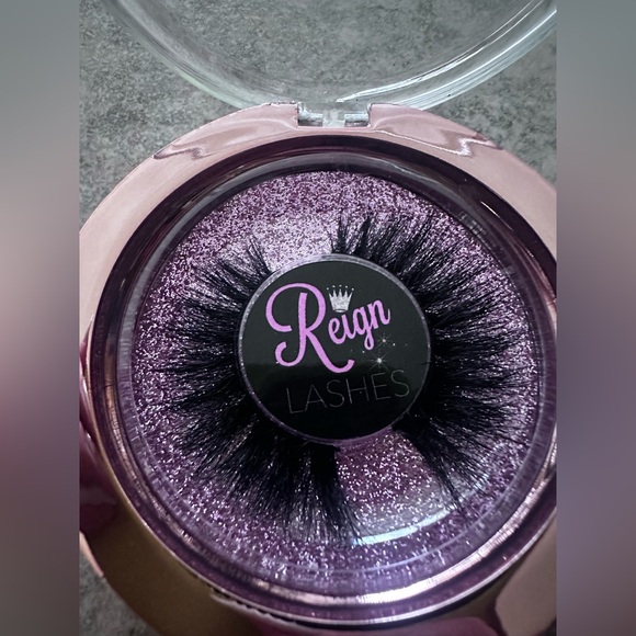 NEW Reign Lashes - Picture 3 of 8